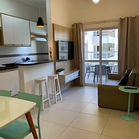 150m da Praia das Toninhas Com Varanda Gourmet-3